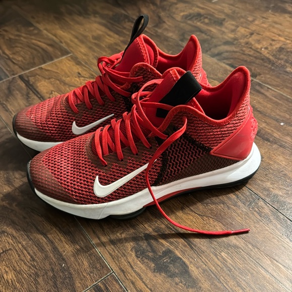 Nike LeBron Witnesses 4 TD - Picture 1 of 5